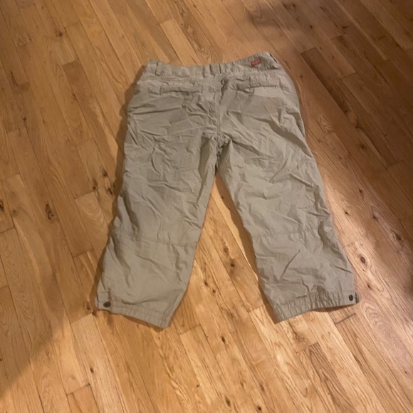 Hiking capris - Picture 11 of 12